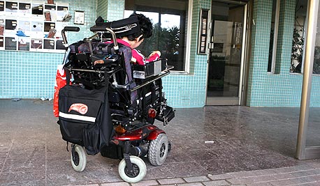 נכה על כסא גלגלים (ארכיון), צילום: שאול גולן
