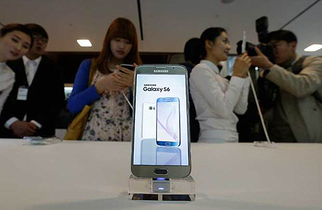 גלקסי S6 בחנות בקוריאה