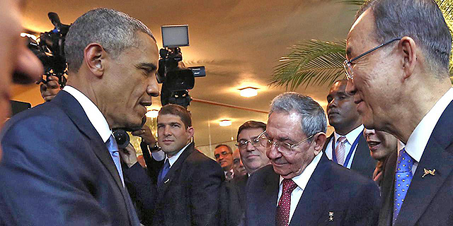 שני מימין נשיא קובה ראול קסטרו ונשיא ארה"ב ברק אובמה, צילום: איי אף פי