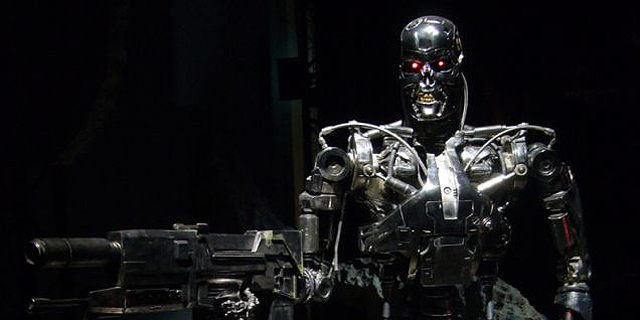 רובוט רוצח מהסרט "שליחות קטלנית". לפי גוגל, הוא יישאר בעולם המד"ב ולא יהפוך למציאות
