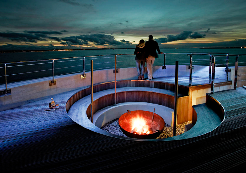 גג המלון. יש בר עם נוף מרהיב לים, צילום: amazing venues