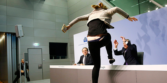 מריו דראגי, במסיבת עיתונאים קודמת של ה-ECB, צילום: רויטרס