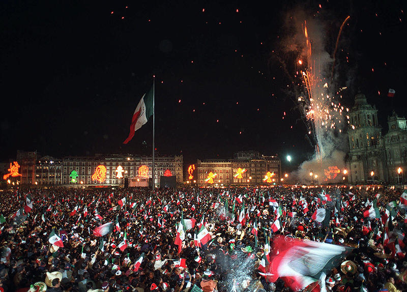 החגיגות השנתיות בכיכר זוקאלו שבמקסיקו סיטי