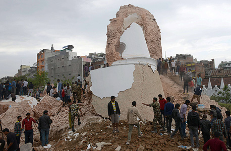 רעש אדמה ב נפאל רעידת אדמה הריסות מגדל דראהארא, צילום: איי אף פי