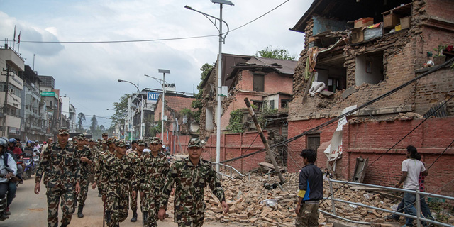רעידת האדמה בנפאל: מניין ההרוגים מטפס. פצועים וחולים ברחובות