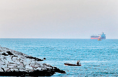 מכלית של קצא"א להעברת נפט לנמל אילת. המסגרת המשפטית תפוג ב־2017, צילום: צפריר אביוב