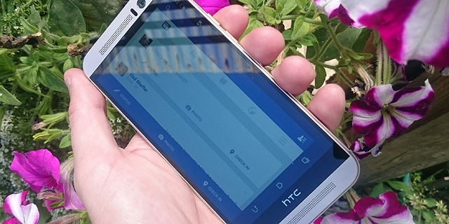 HTC צוללת בזנב בוער, נסחרת בפחת