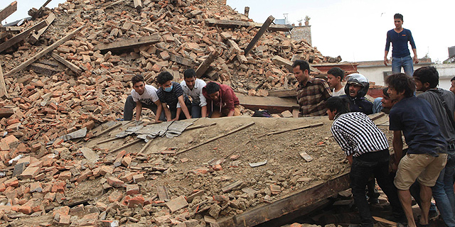 למרות רעש האדמה: הקטארים לא משחררים את הפועלים הנפאלים