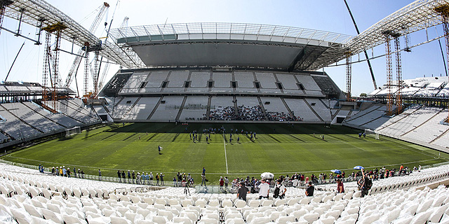 פחות מ-75 יום למונדיאל: האצטדיון של משחק הפתיחה עדיין בבנייה