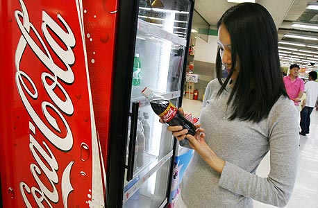 בקבוקי קוקה-קולה  1.5 ליטר הורדו מהמדפים בשל טעם לוואי
