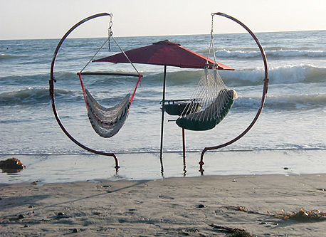 כיסא נדנדה לחוף