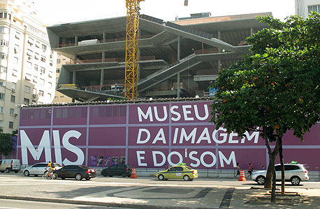  בניין המוזיאון החדש שמוקם בריו דה ז'נרו ברזיל. תצוגת קבע מכובדת