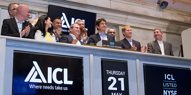 מימין מנכ"ל כיל סטפן בורגס והיו"ר ניר גלעד, צילום: NYSE/Amy Sims