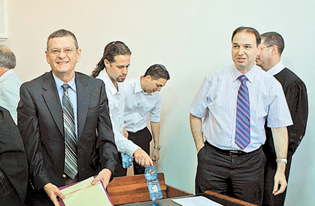 מימין עו"ד שלמה נס ורו"ח אליעזר שפלר מפרקי אגרקסקו מימין עו"ד שלמה נס ורו"ח אליעזר שפלר מפרקי אגרקסקו