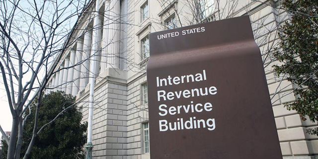 שערוריית המסים בארה&quot;ב: ה-IRS הזמינה השאלה שפוצצה הפרשה