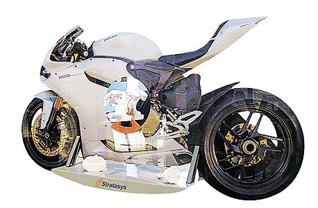 אופנוע מודפס בתלת־ממד בתערוכה של סטרטסיס