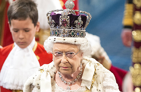 מלכת אנגליה אליזבת השנייה. הסבא ויתר על תאריו הגרמנים, צילום: אימג