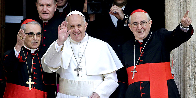 האפיפיור עונה למבקרים: &quot;אני לא מרקסיסט&quot; 