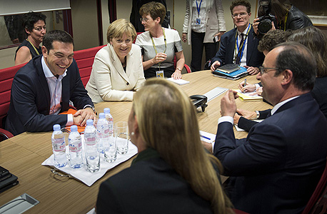 ראש ממשלת יוון אלכסיס ציפראס קנצרלית גרמנה אנגלה מרקל נשיא צרפת פרנסואה הולנד, צילום: איי אף פי