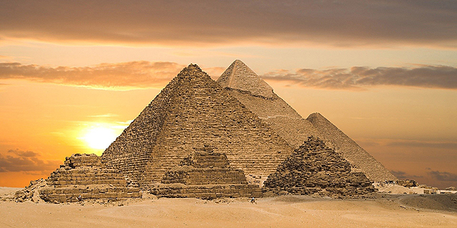 כמה היה עולה לבנות את הפירמידות היום?