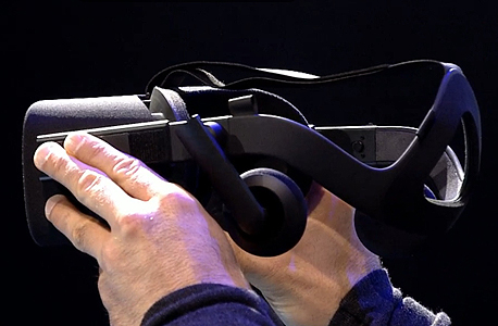 אוקולוס ריפט קסדה משקפים מציאות מדומה VR פייסבוק 