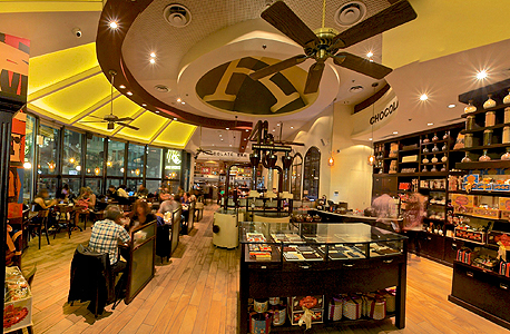 סניף של מקס ברנר ב שדרות רוטשילד ב תל אביב מסעדות, צילום: דרור כץ
