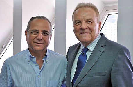 מימין: נשיא התאחדות התעשיינים של פולין אנדרייז מלינבסקי ונשיא התאחדות התעשיינים בישראל שרגא ברוש 