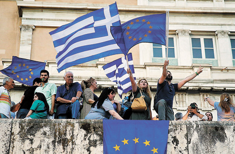 הפגנה באתונה נגד פרישה מהיורו, צילום: רויטרס