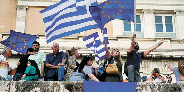 מנהיגי אירופה לוחצים על יוון לעשות ויתורים אחרונים כדי לרצות את הנושים 
