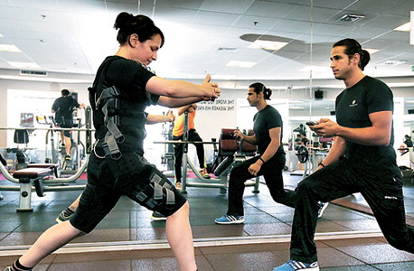 אימון EMS - Justfit. "הגירוי החשמלי מגביר שריפת קלוריות בעד 20%"