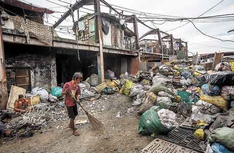 בהפילנד, שכונה במזבלת ענק במנילה, הפיליפינים, 2013