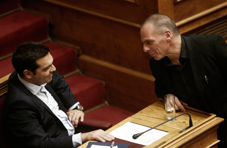 משמאל: ראש ממשלת יוון אלכסיס ציפרס ושר האוצר יניס ורופקיס, צילום: בלומברג