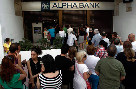 תור לבנק באתונה, צילום: אי פי איי