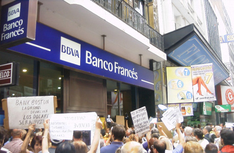 הפגנה בארגנטינה בזמן חדלות הפירעון ב-2002