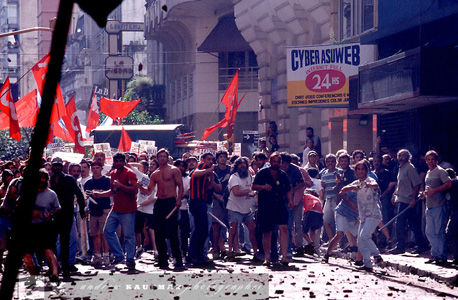 הפגנות בארגנטינה בעת המשבר הכלכלי הגדול במדינה, בשנת 2001