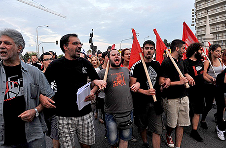 הפגנה בסלוניקי הקוראת להצביע נגד הצעת הנושים במשאל העם שייערך ביום ראשון ה-5.7