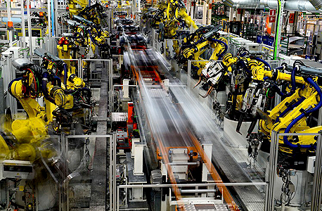 רובוטים במפעל פולקסווגן