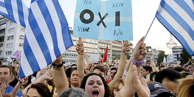 מצביעי ה"לא" באתונה אחרי תוצאות משאל העם, צילום: איי פי