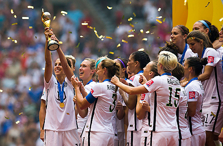 נבחרת הנשים של ארצות הברית חוגגת אליפות עולם. הרייטינג הכי גבוה למשחק כדורגל בארה"ב