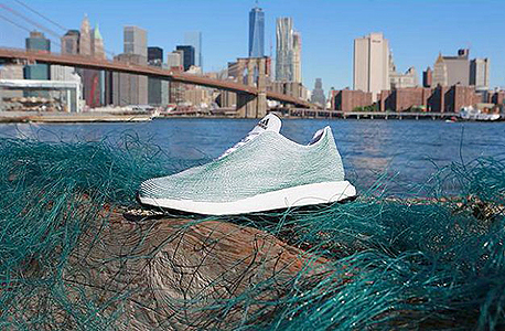 אדידס. נעל שעשויה מרשתות דייגים לא חוקיות