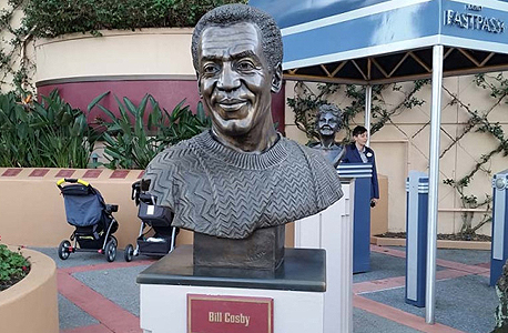 פסלו של ביל קוסבי בדיסניוורלד שהוסר, צילום: Disney World