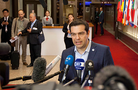 ראש ממשלת יוון אלכסיס ציפרס אחרי השגת ההסכם הראשון בבריסל, לפני כחודש