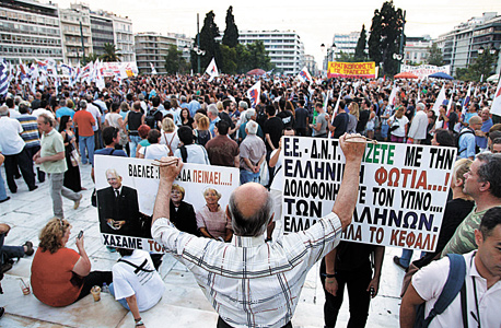 הפגנה נגד ההסכם מול הפרלמנט היווני