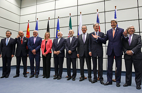 המנהיגים אחרי החתימה על ההסכם, צילום: איי פי