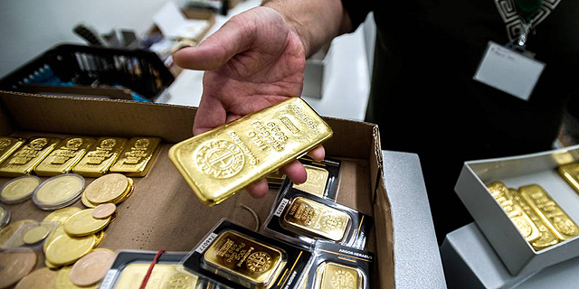 הזהב עלה ב-1.1% ל-1,055 דולר לאונקייה והנפט טיפס ל-71.69 דור לחבית