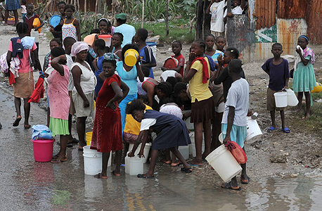 פליטים בהאיטי אחרי רעידת האדמה. אף אחד לא קיבל בית חדש