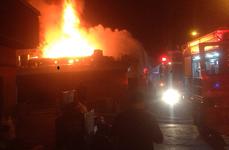 מסעדת מול ים בנמל תל אביב עולה בלהבות, צילום: מכבי אש