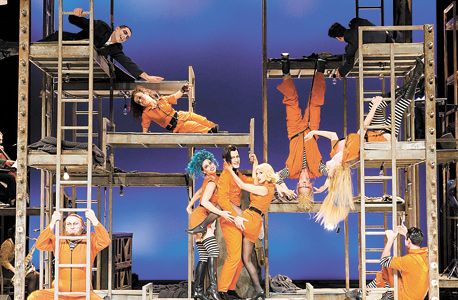 "אופרה בגרוש". נגיעות מעולם הקריקטורה והקומיקס "אופרה בגרוש". נגיעות מעולם הקריקטורה והקומיקס