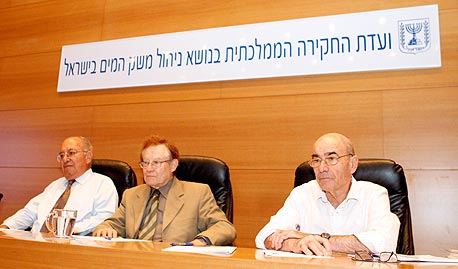 חברי ועדת החקירה למשק המים. מימין: פרופ' יואב כסלו, פרופ' דן ביין ופרופ' יורם אבנימלך חברי ועדת החקירה למשק המים. מימין: פרופ' יואב כסלו, פרופ' דן ביין ופרופ' יורם אבנימלך