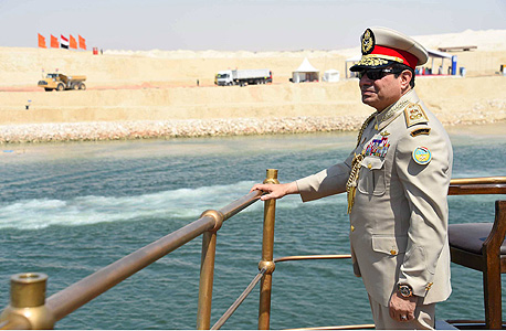 נשיא מצרים א-סיסי חונך את תעלת סואץ החדשה 